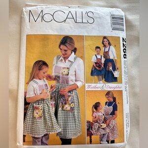 McCall's Mother & Daughter Apron Pattern